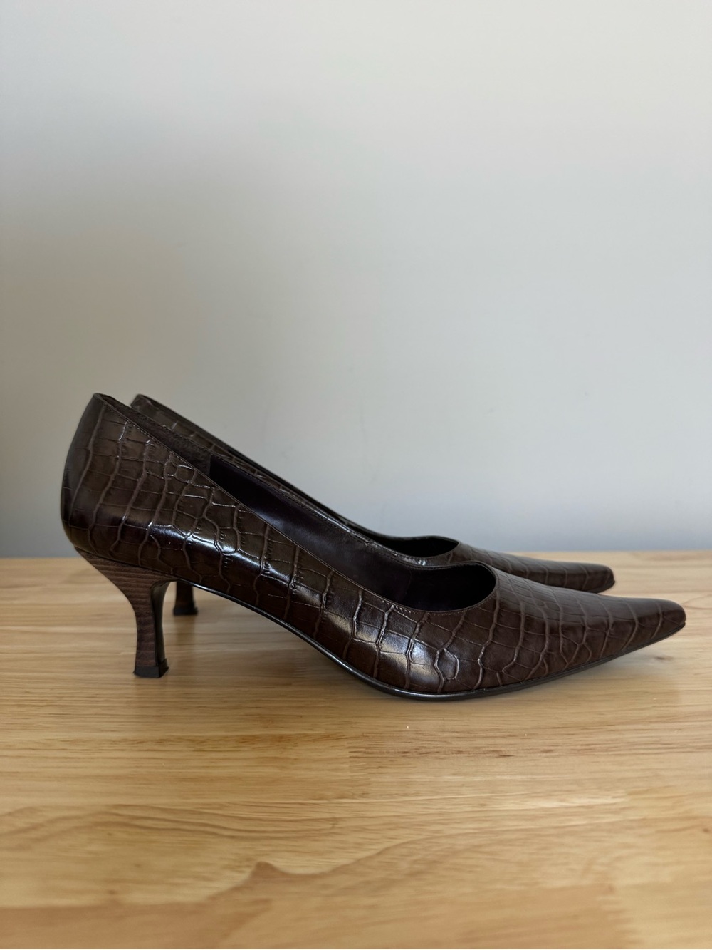 Bandolino Brown Croc-Embossed Pointed Kitten Heels